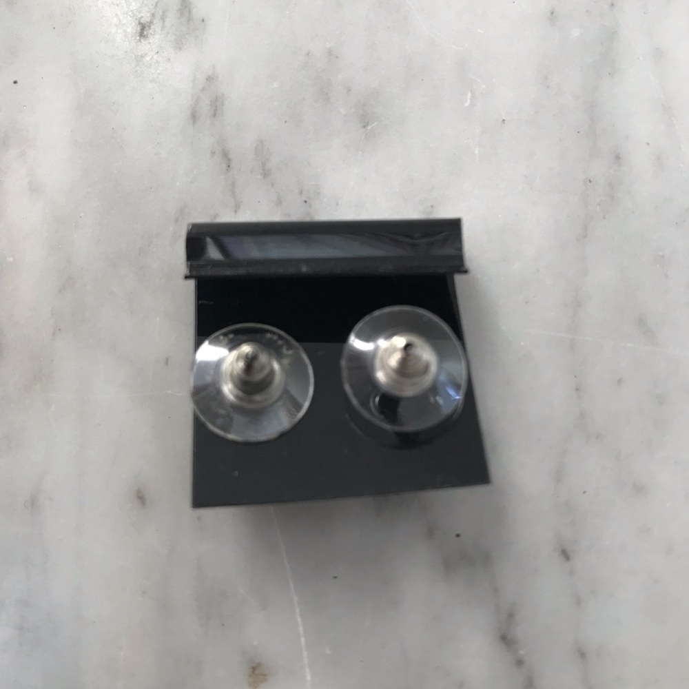 Silver stud earrings - Picture 2 of 2